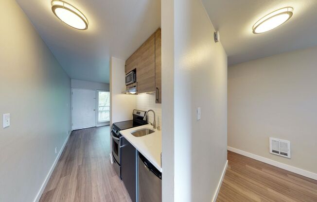 Studio, 1 bath, 355 sqft, $1,350, Unit 405