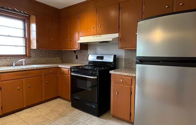 3 beds, 1 bath, $1,200