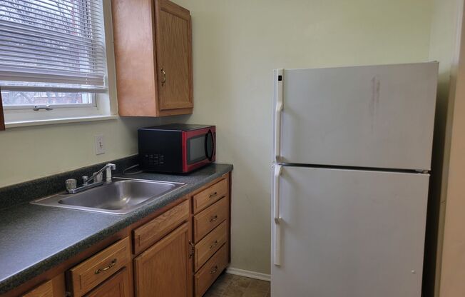 Charming 1 BR/1 BA Apartment in Pleasant Hill!