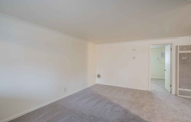 1 bed, 1 bath, 560 sqft, $595, Unit 1403 # 4