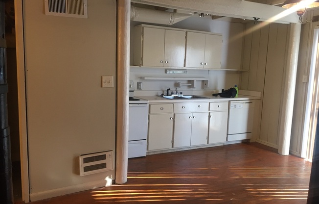 2 beds, 1.5 baths, $1,000