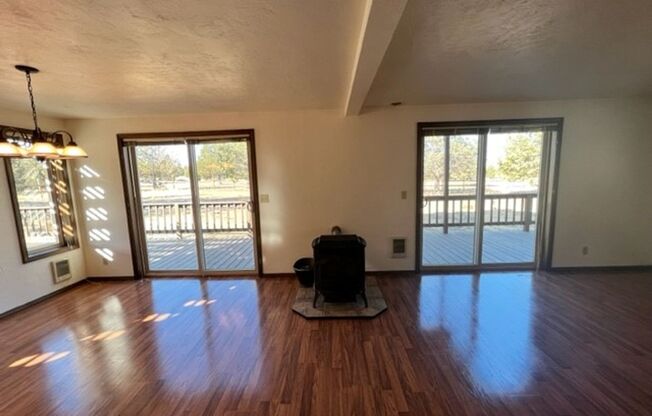Your Dream Retreat on 5 Acres: Mountain Views and Serenity in Powell Butte!
