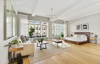 318 W 52 ST
