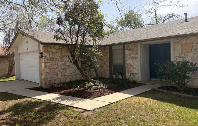 Charming 3-Bedroom Home in the Heart of San Antonio – Perfect for Families & Entertainment!