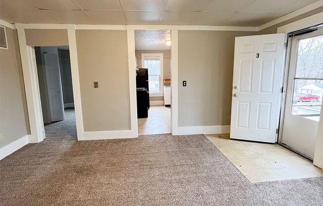 2 beds, 1 bath, 650 sqft, $949, Unit Unit 3