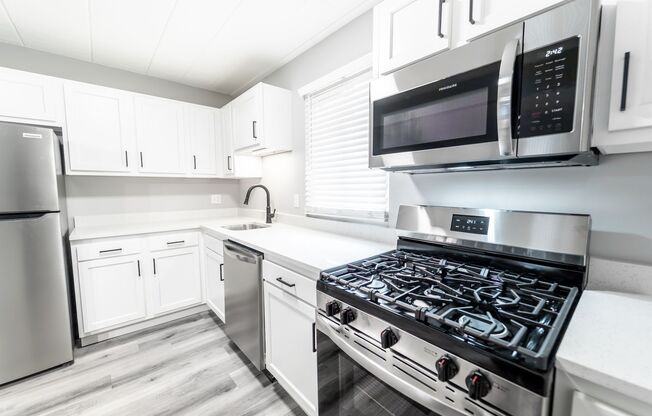 2 beds, 1 bath, 917 sqft, $1,695, Unit 403