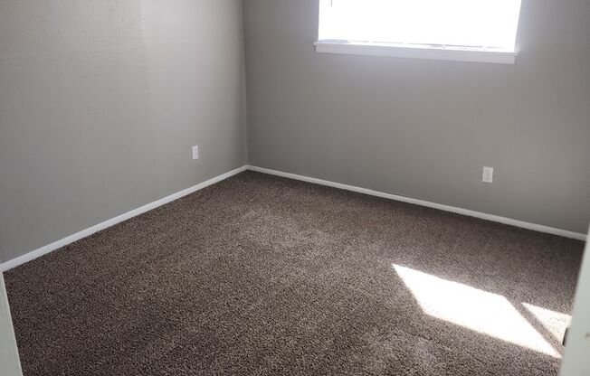 2 beds, 1 bath, 885 sqft, $750, Unit 103