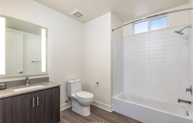 2 beds, 2 baths, 1,305 sqft, $3,418, Unit 204