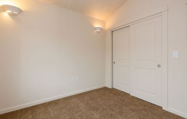 3 beds, 2.5 baths, 1,450 sqft, $2,250, Unit 5833