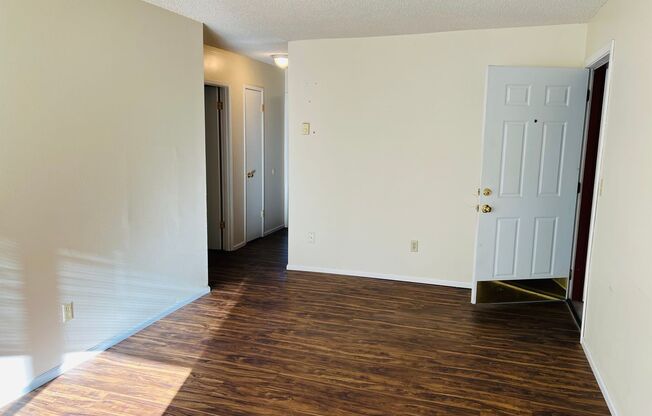 2 beds, 1 bath, 700 sqft, $1,395, Unit 7