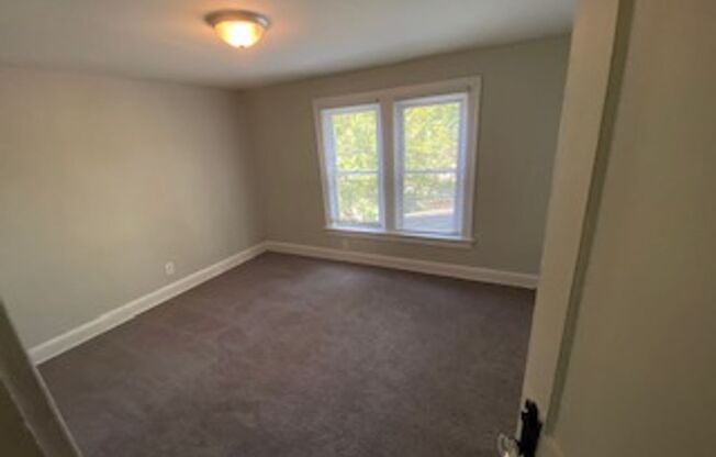 3 beds, 1 bath, $1,350, Unit 431