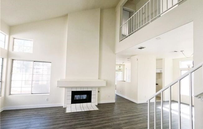 4 Bedroom! Buffalo & Smoke Ranch Area!