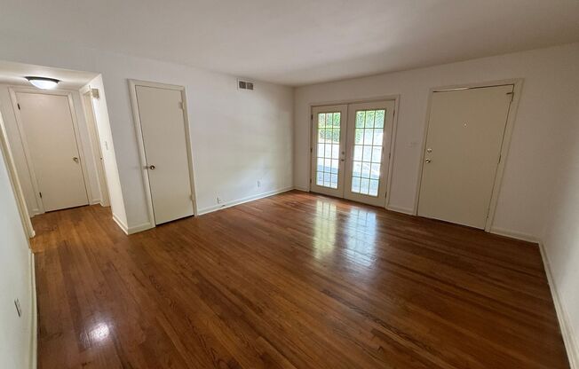 2 Bedroom - 5 Points area within walking distance to UGA