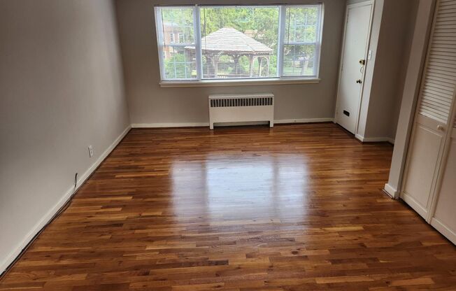 2 beds, 1 bath, 897 sqft, $2,275, Unit A-23