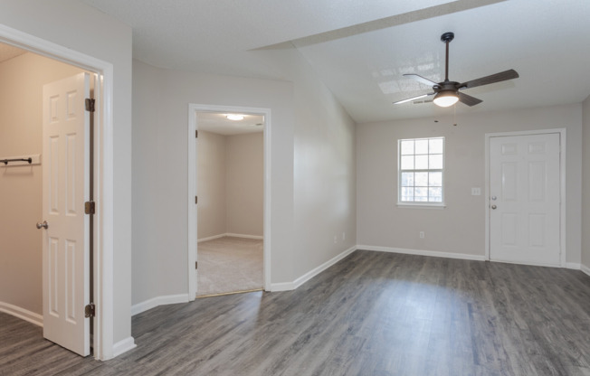 2 beds, 1 bath, 736 sqft, $1,045, Unit 1606-09