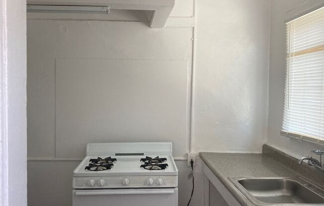 Studio, 1 bath, $1,350, Unit Unit 305