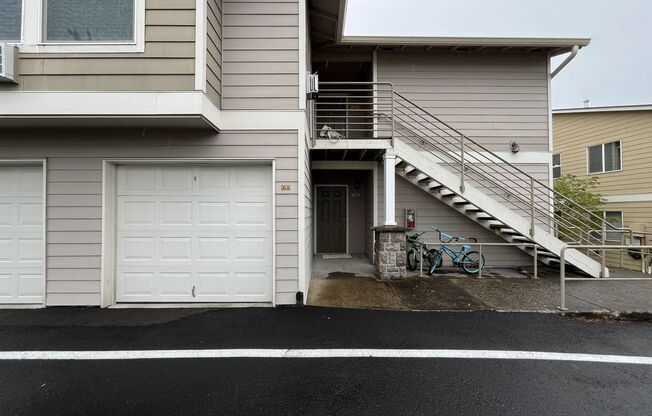 Spacious 904 Sq Ft Home in Bethany with Garage Parking, Washer/Dryer & Modern Kitchen Features