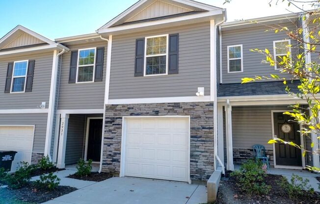 Beautiful 2 Story Townhome Located in the Mallard Creek Towns Community in Charlotte!
