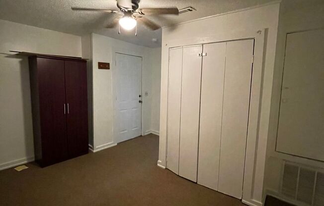 3 beds, 1 bath, $1,300