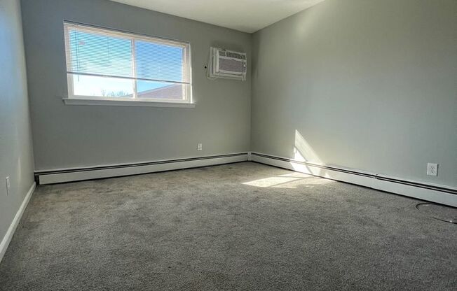 1 bed, 1 bath, 600 sqft, $1,475, Unit D - 34