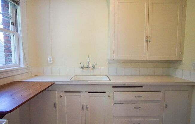 Studio, 1 bath, $1,075, Unit 12