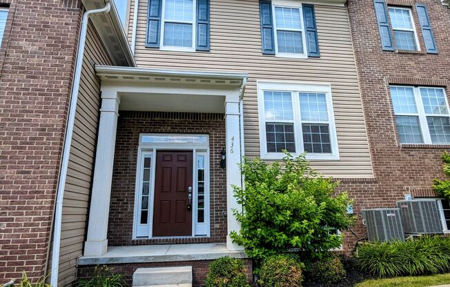 Townhouse for rent in Montrose Park!