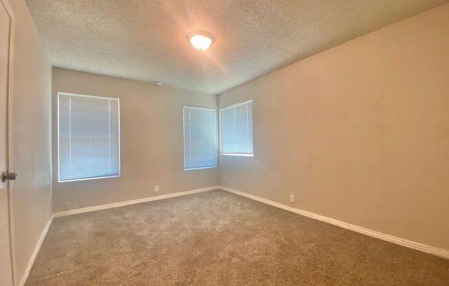 3 beds, 1 bath, $995