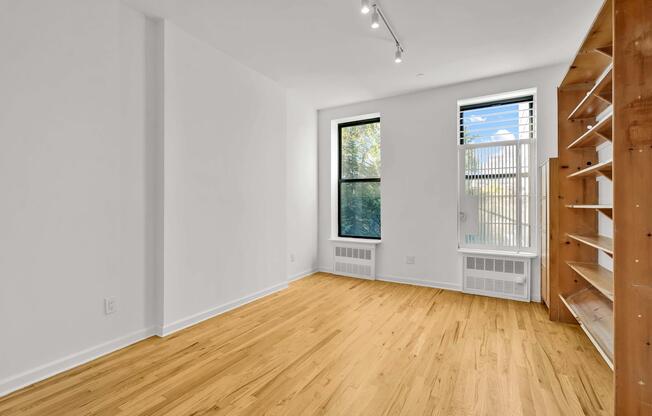 Studio, 1 bath, $3,200, Unit 3-B