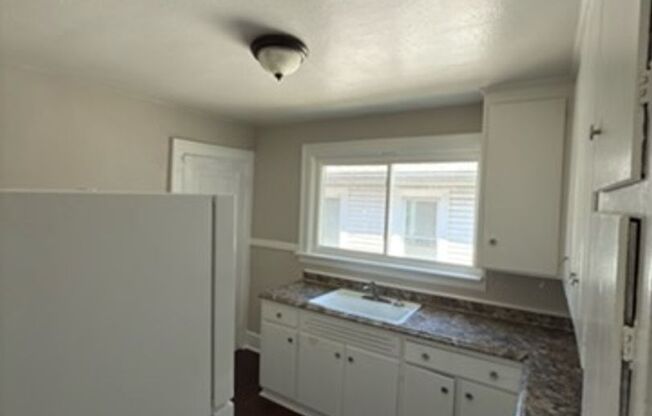 15702 Cherrylawn
