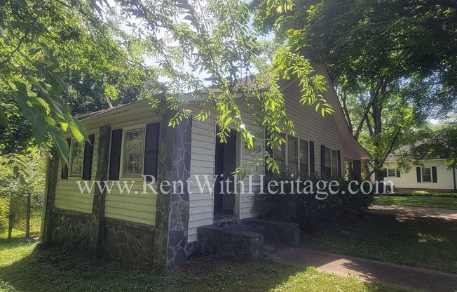 ENJOY THE PRESTIGE OF THIS CHARMING HOME IN DOWNTOWN HISTORIC DISTRICT / 2 BEDROOMS PLUS AN OFFICE