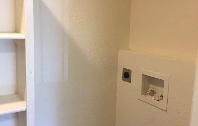 2 beds, 1 bath, 950 sqft, $1,225, Unit 116