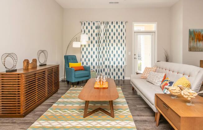 2 beds, 2 baths, 1,170 sqft, $1,570