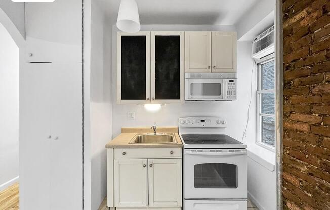 528 W 152 ST
