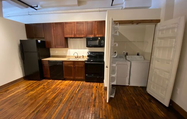 2 beds, 1.5 baths, 1,439 sqft, $1,625, Unit 700 Linden Ave Apt 302