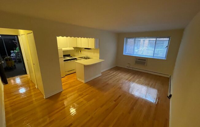 431 W Barry Ave