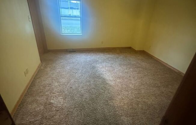 2 beds, 1 bath, $850, Unit 1415 West Franklin Street- 1