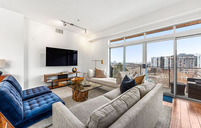2 Bed, 2 Bath in Jefferson Park!