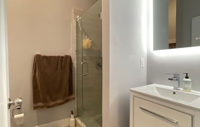 2 beds, 2 baths, $2,095, Unit Apt 40
