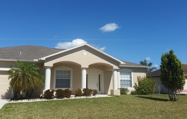 Lovely 3/2 single family home in Cape Coral