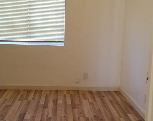 1 bed, 1 bath, 700 sqft, $1,000