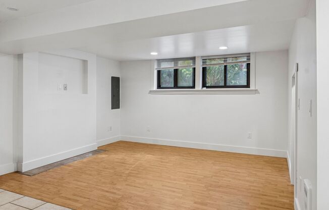 Cozy 2-Bed Lower Unit w/ Fenced Yard Minutes from Saltwater State Park