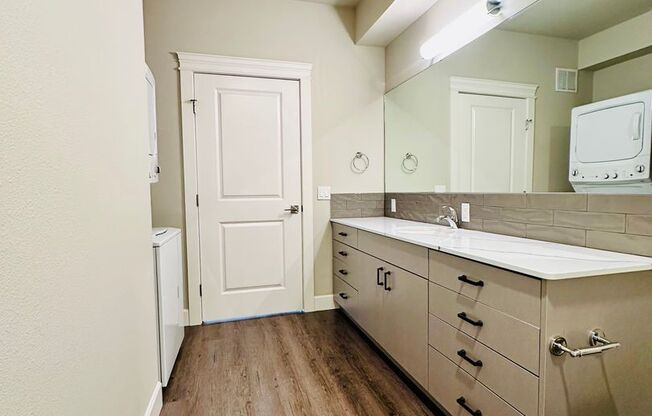 1 bed, 1.5 baths, 959 sqft, $3,150, Unit 4th #411