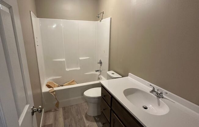 3 beds, 1 bath, $1,000