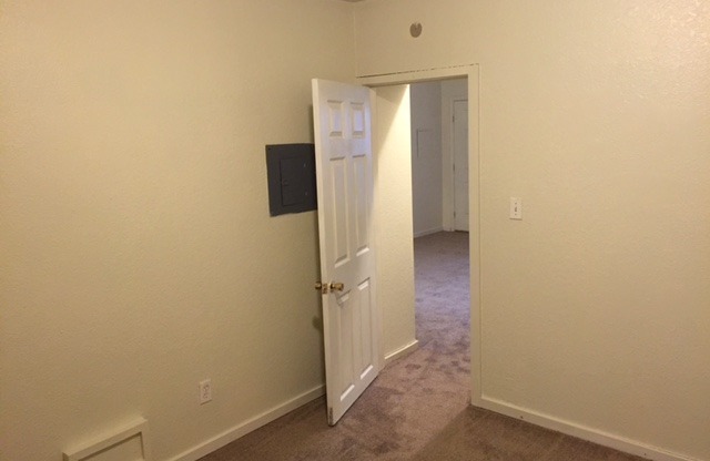 2 beds, 1 bath, 703 sqft, $995, Unit 1121-111