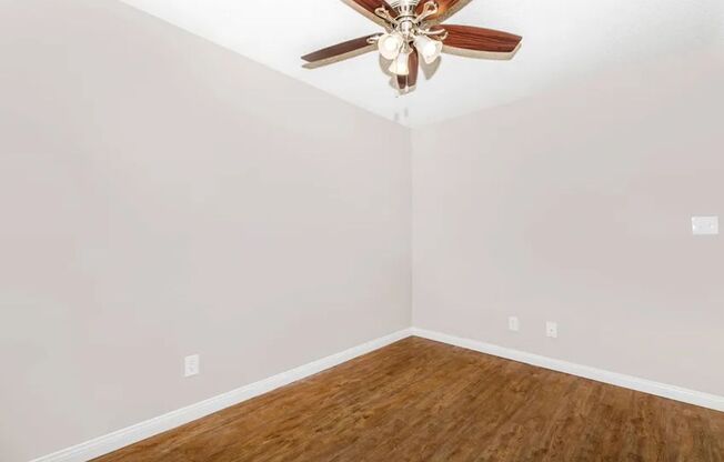 2 beds, 1 bath, 950 sqft, $1,445, Unit 26