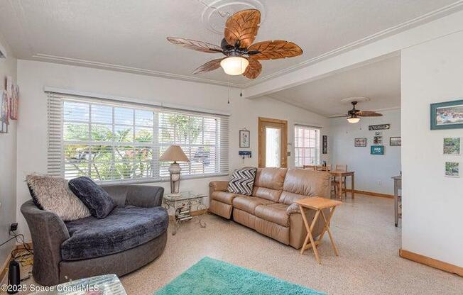 121 FERN AVE