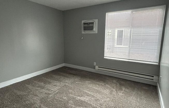 3 beds, 1 bath, 890 sqft, $1,595, Unit 505 M2