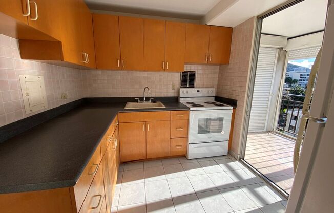 1 bedroom, 1 bath, 1 Parking. End Unit! Amenities with Great Views!