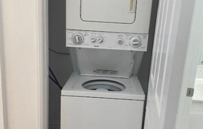 2 beds, 2 baths, $2,695, Unit 1
