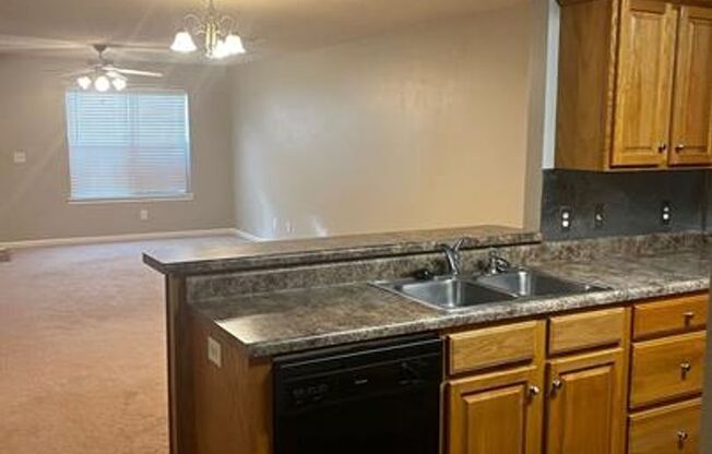 Townhome Living Made Easy: Your 2-Bed, 2-Bath Retreat is Here!